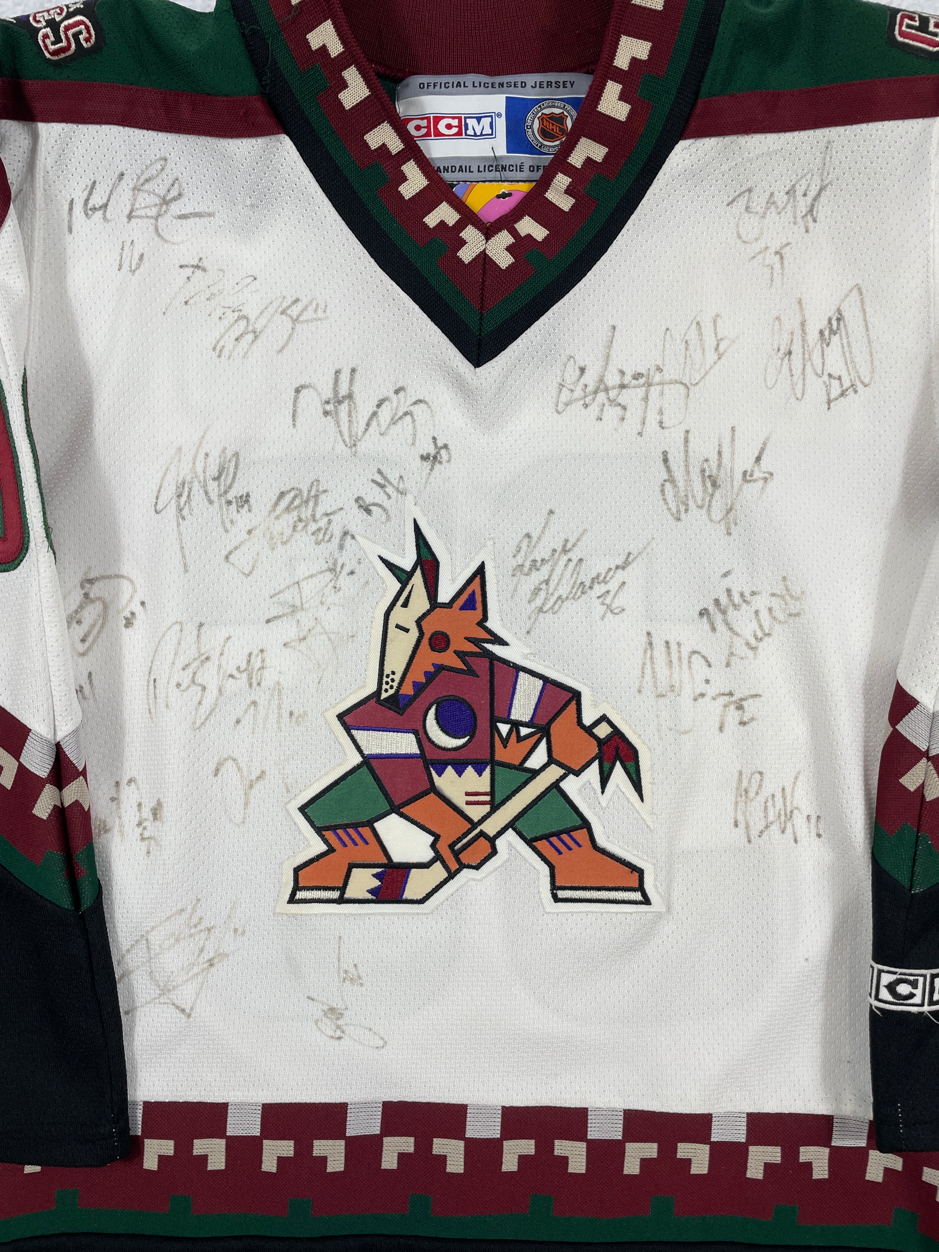 Vintage NHL Arizona Coyotes Team Signed Jersey - Men's Small