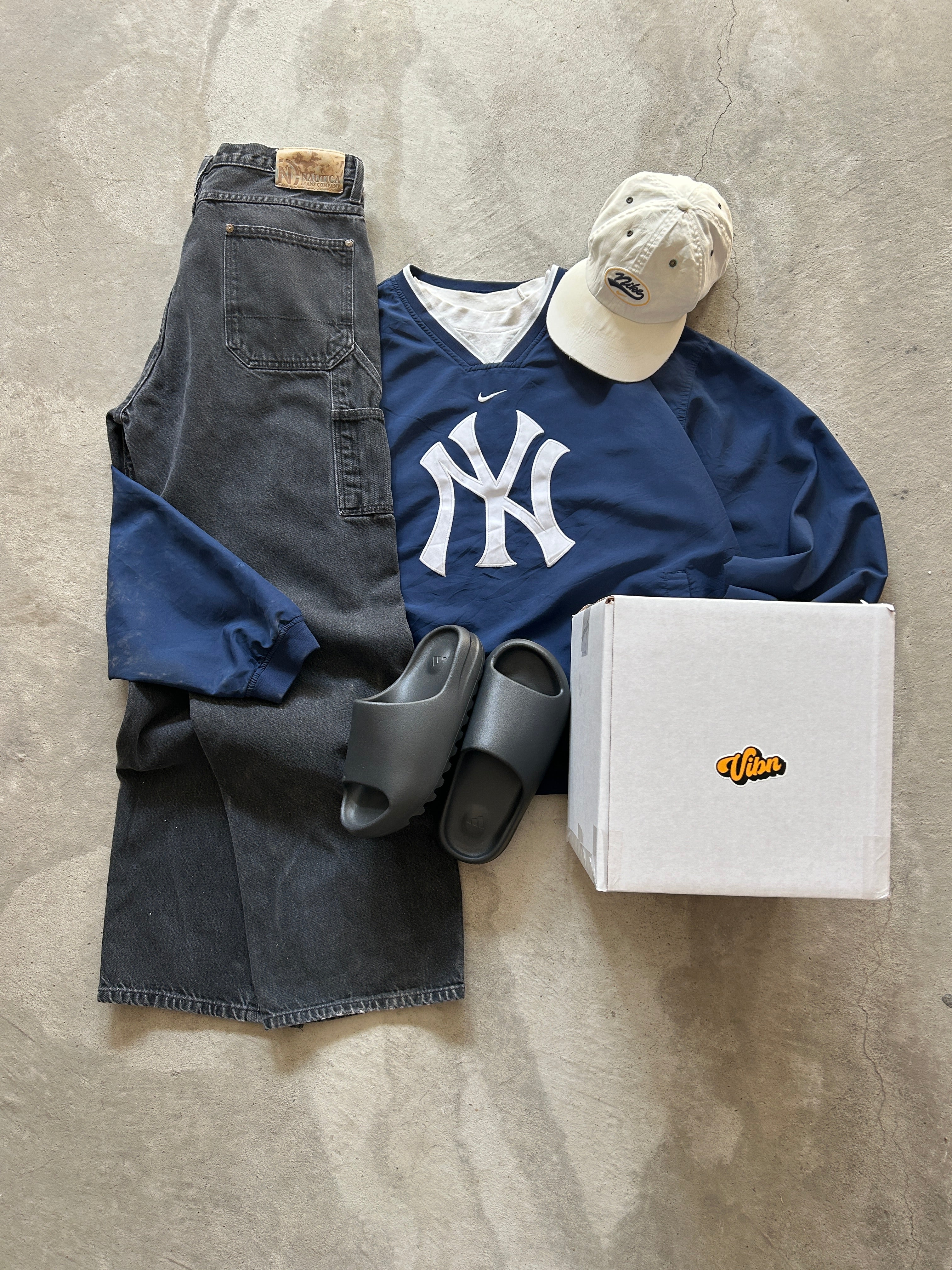 Streetwear Outfit Mystery Box (Sneakers + Vintage)